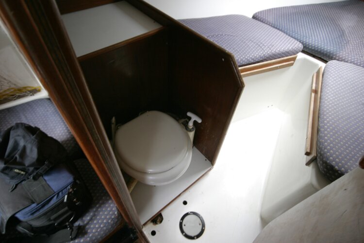 Master Marine Eygthene 24for sale The heads compartment - This is located in the fore cabin on the port side