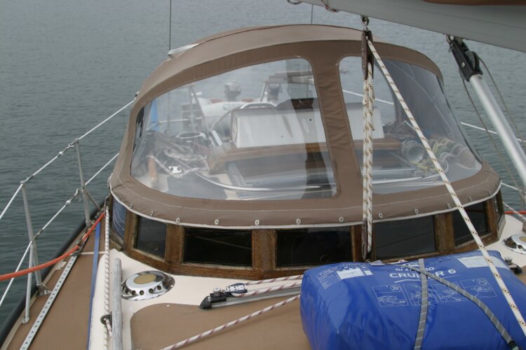 Bruce Roberts 34 Sailing Yachtfor sale Looking aft to spray hood, starboard side - 