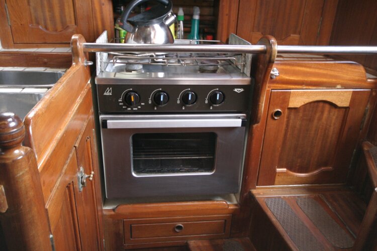 Bruce Roberts 34 Sailing Yachtfor sale Gas Hob and Oven - 