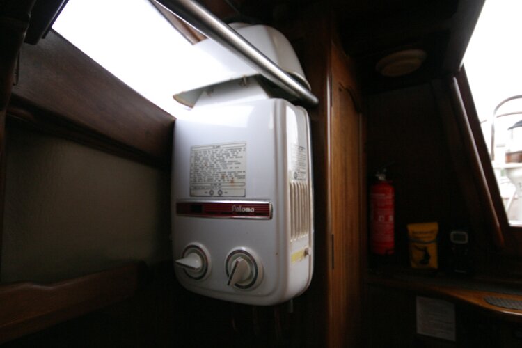 Bruce Roberts 34 Sailing Yachtfor sale Gas water Heater - 