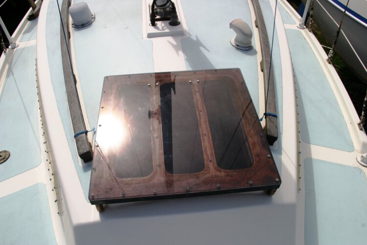 Colvic 26for sale The fore hatch - 