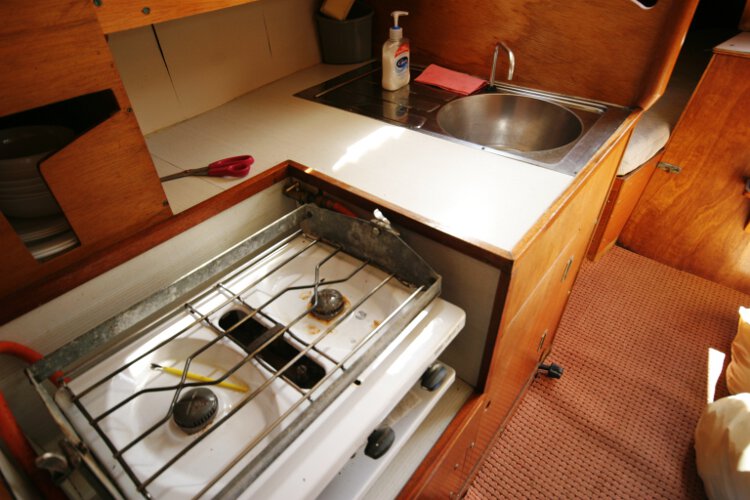 Colvic 26for sale The galley - Equipped with a cooker and sink