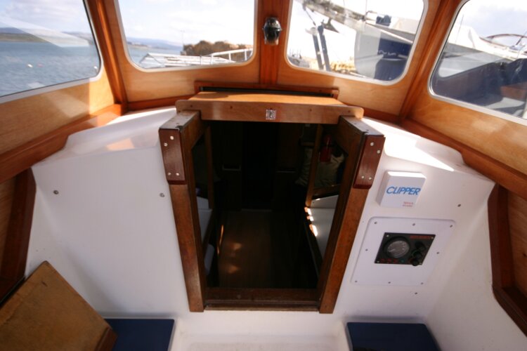 Colvic Springtide 25for sale The opened companionway - 
