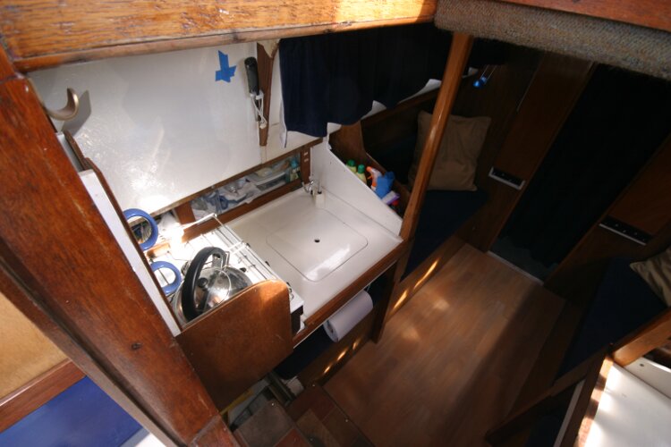Colvic Springtide 25for sale Looking into the Companionway Entrance - View to port