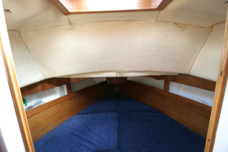 Colvic Springtide 25for sale Looking into the forward cabin - 