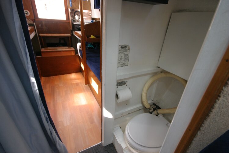 Colvic Springtide 25for sale Heads compartment on port side - as seen from the forward cabin entrance