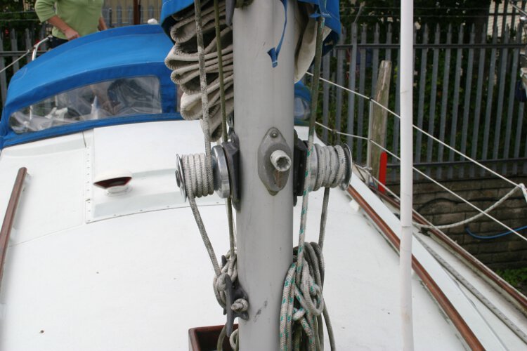 Halmatic 30for sale Mast detail - Two halyard winches
