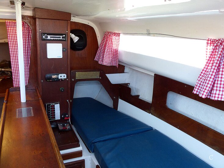Seal 22 Mk 2for sale Cabin interior - Starboard side