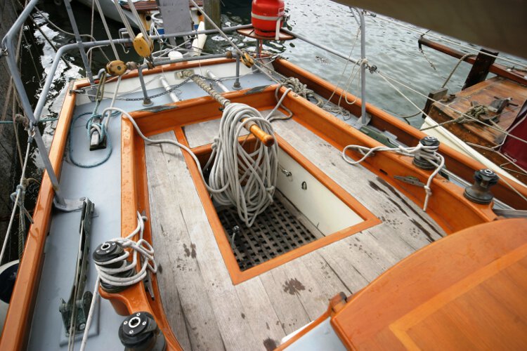 Wooden Classic Gaff cutterfor sale The cockpit - Seen from the starboard side deck