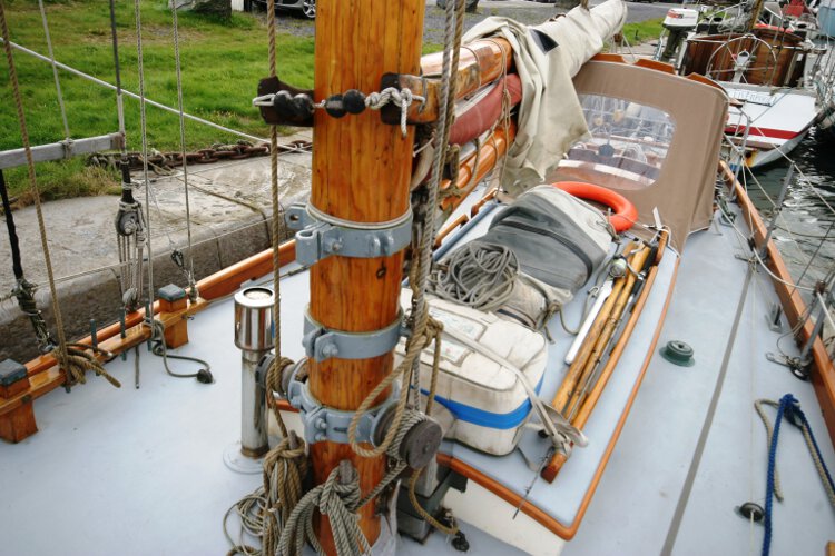 Wooden Classic Gaff cutterfor sale Mast detail - 