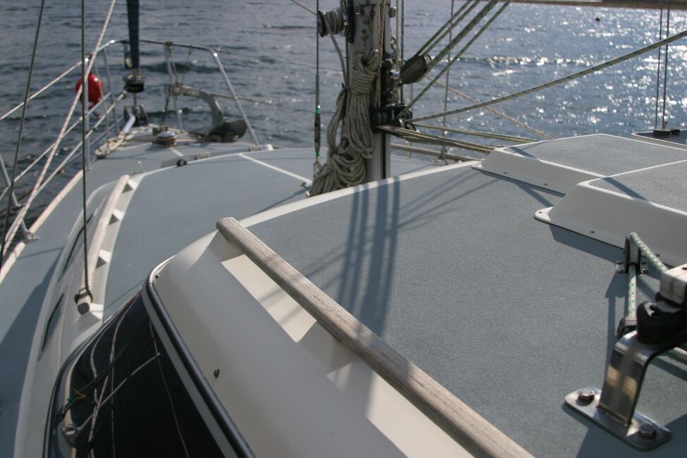 Westerly Riviera 35 MkIIfor sale Coachroof and Foredeck - Port side