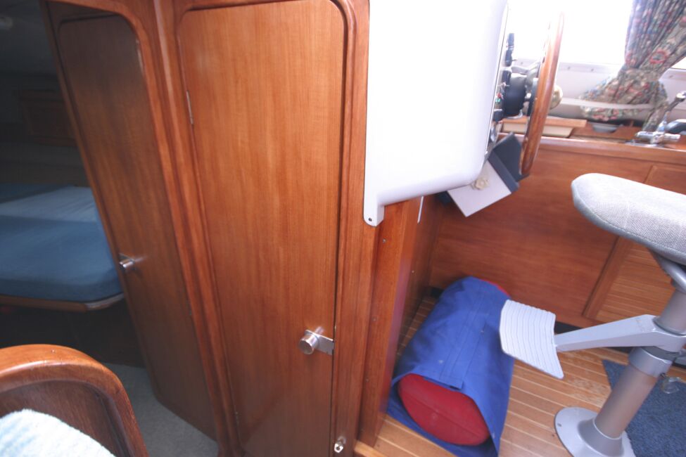 Westerly Riviera 35 MkIIfor sale Forward Heads Compartment Doors - 