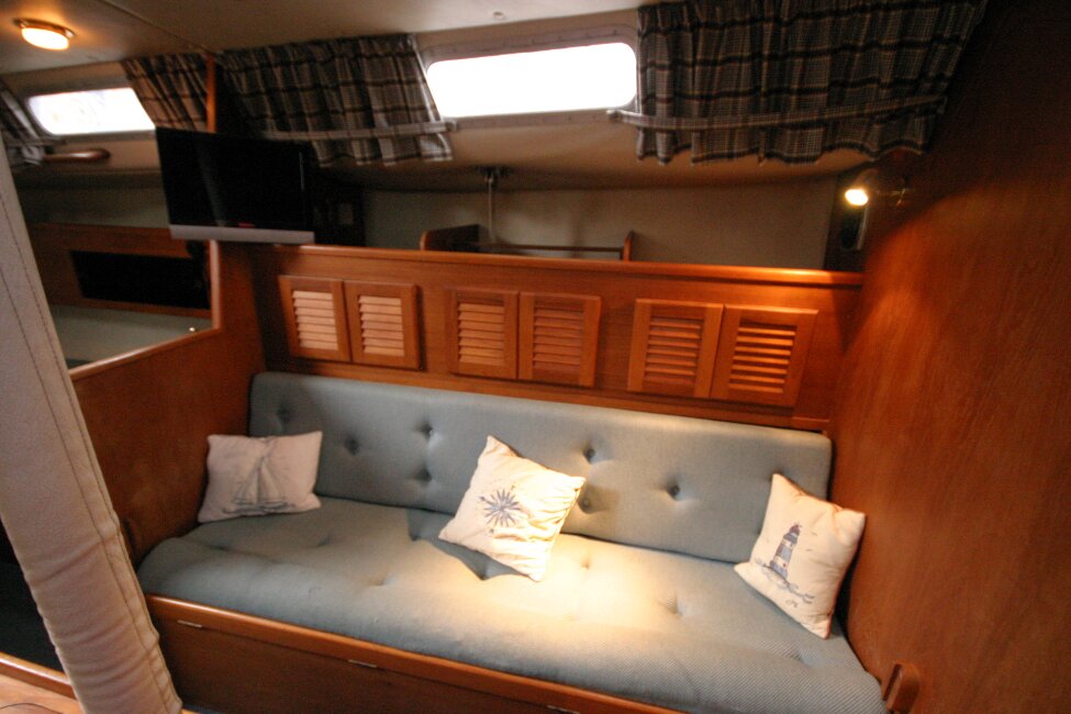 Westerly Corsair Mk 1for sale Sofa - Port side of saloon