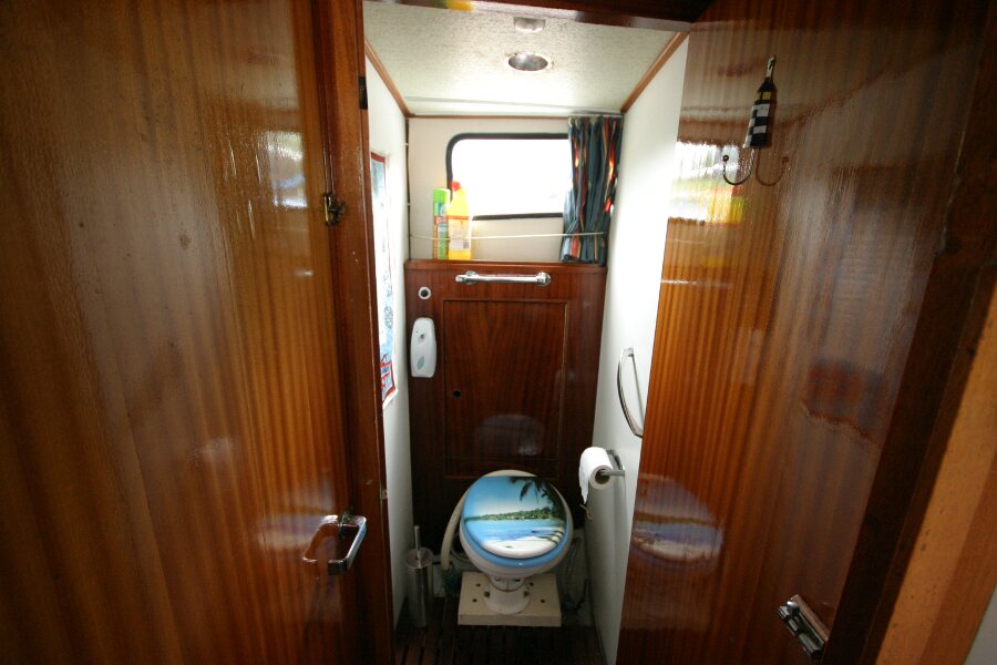 Finnsailer 35ft Motor Sailerfor sale Looking across the corridor to the heads compartment - 