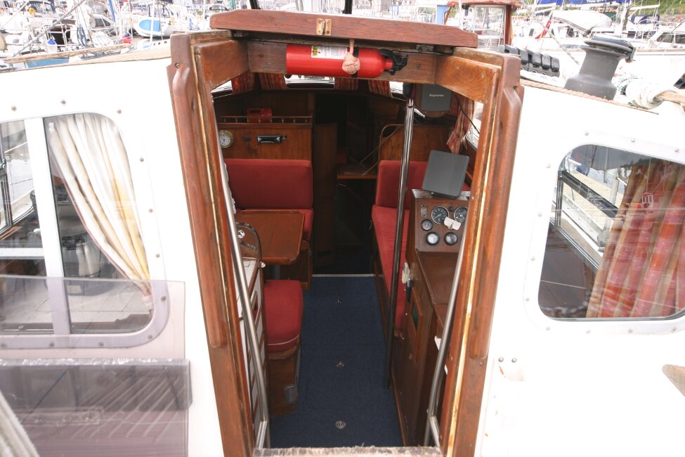 Trident Voyager 35for sale Companionway entrance - 