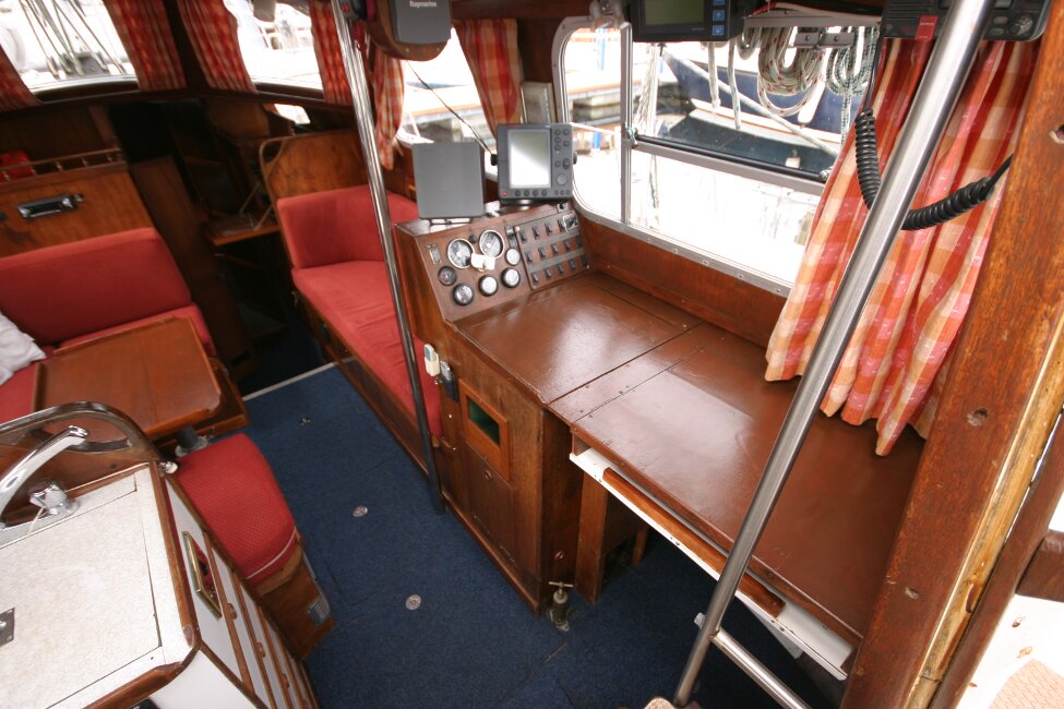 Trident Voyager 35for sale Saloon from companionway - Looking to starboard