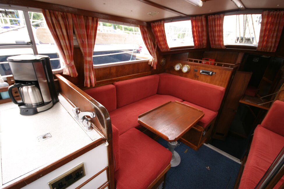 Trident Voyager 35for sale Port side saloon seating and dining area - 