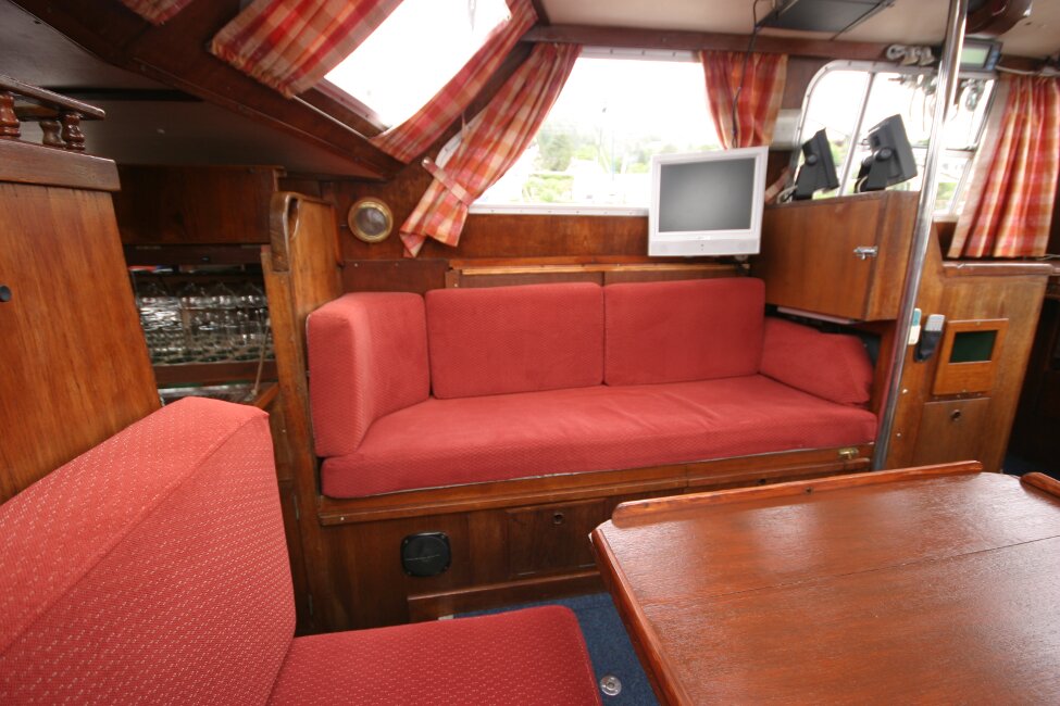 Trident Voyager 35for sale Saloon seating areas - 