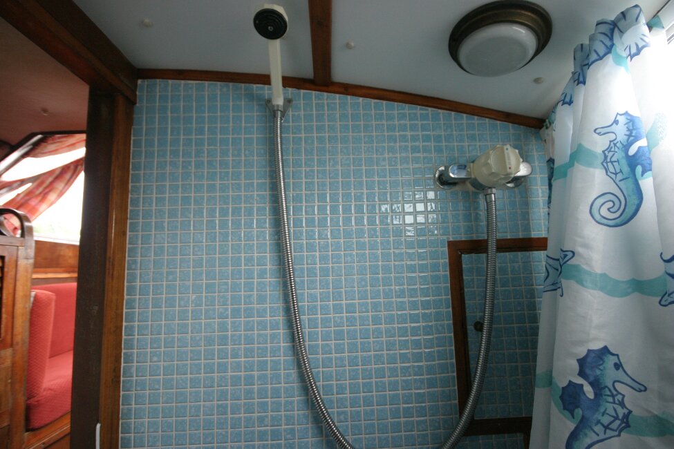 Trident Voyager 35for sale Shower - 
