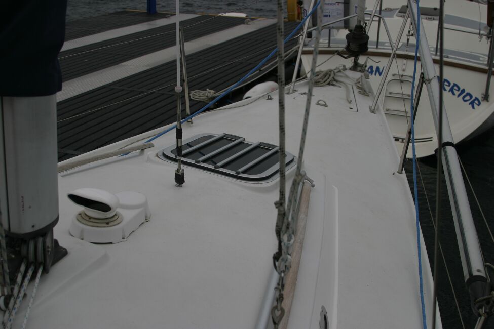 Sadler 29for sale Looking towards the foredeck - 
