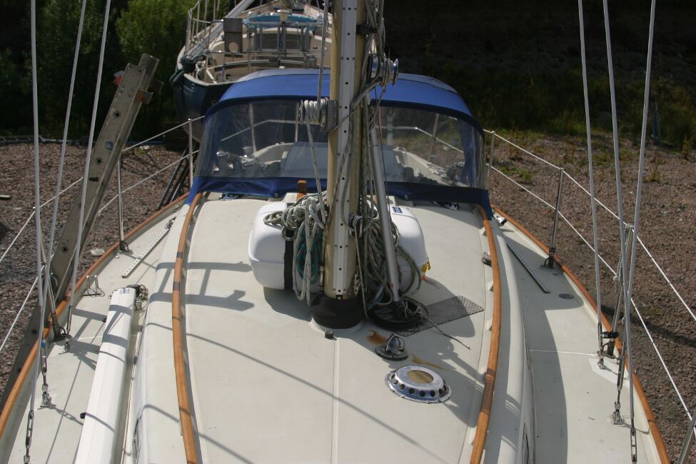 Contessa 32for sale Looking aft from foredeck - 