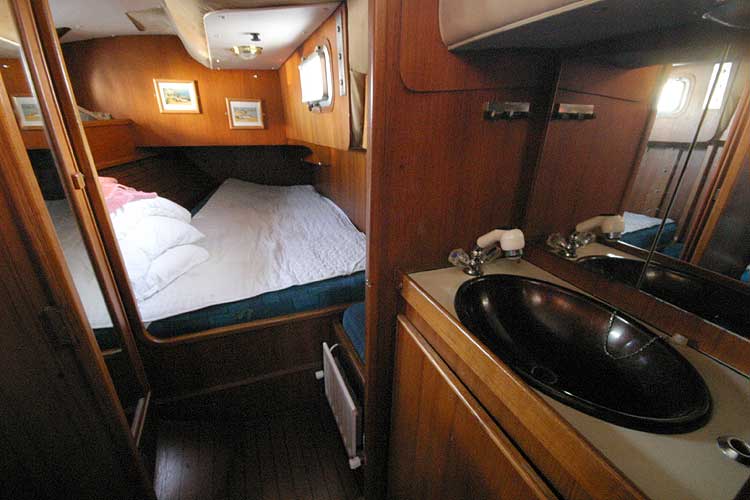 Jeanneau Trinidad 48 Ketchfor sale Aft starboard double berth - heads in foreground