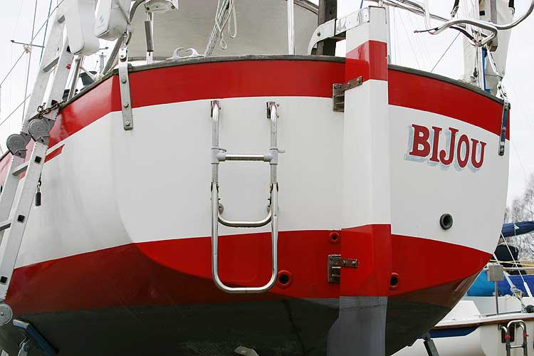 Vancouver 32for sale Stern with boarding/swim ladder - 