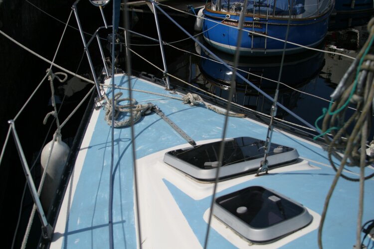 Colvic UFO 27for sale Foredeck from port side - 