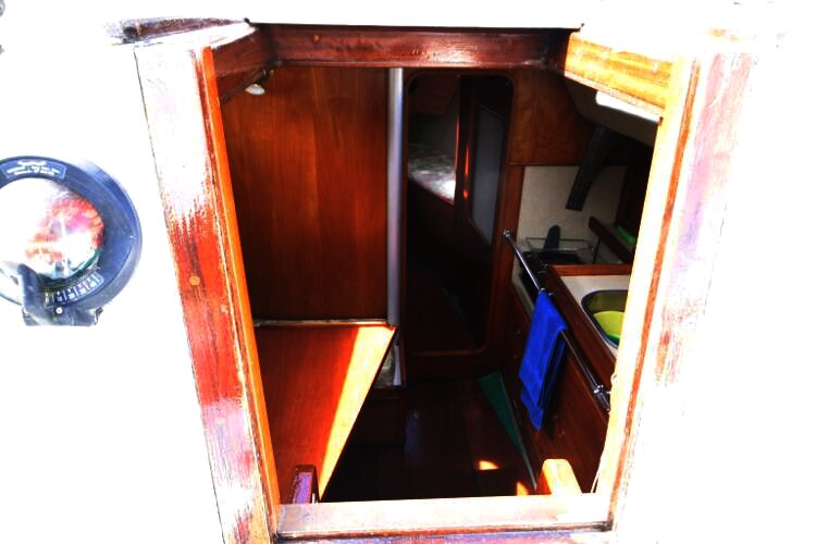 Colvic UFO 27for sale Looking into the Companionway - 